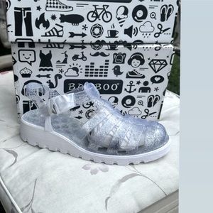 New women’s jelly type sandal size 8